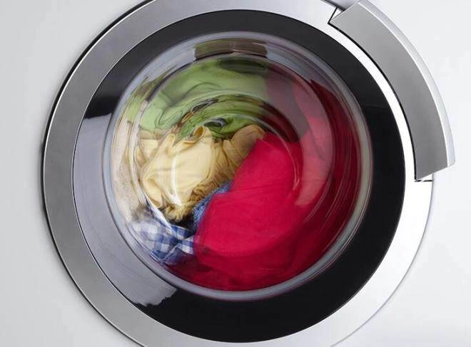 Tại sao khi giặt đồ nên cho 2 chai nhựa vào máy giặt tưởng hại máy nhưng lợi không ngờ - 4