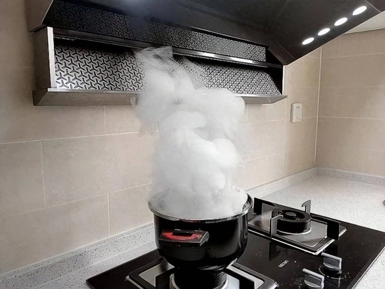 Tại sao nhà bếp vẫn đầy khói dầu ngay cả khi đã bật máy hút mùi - 1