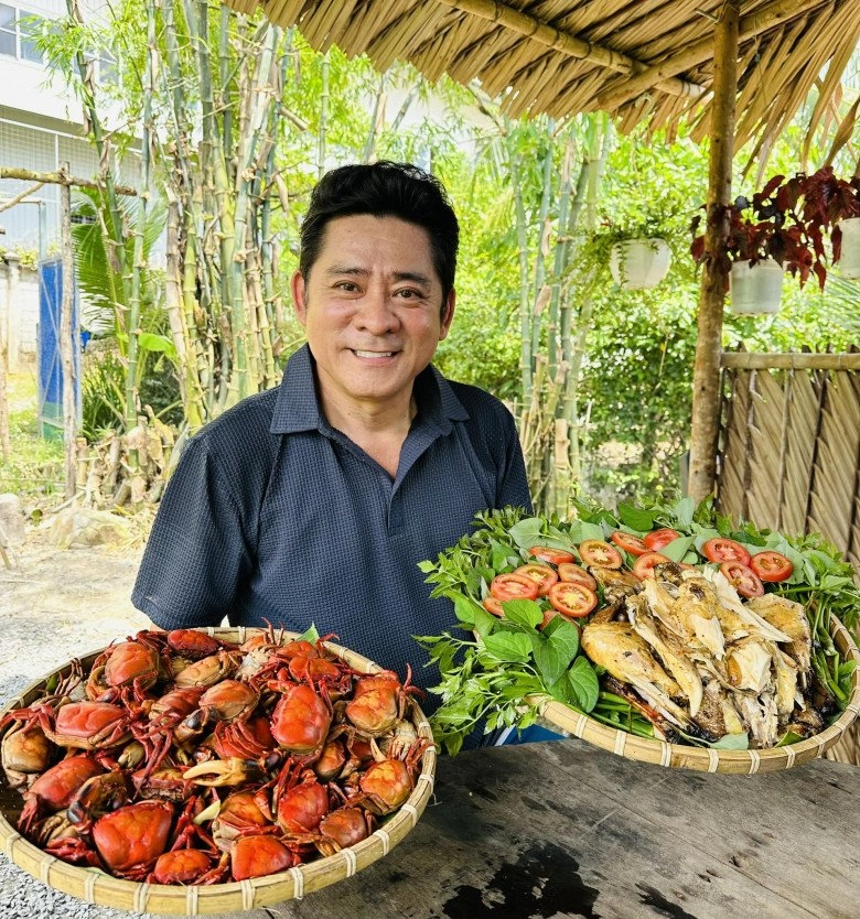 Tài tử về vườn huỳnh anh tuấn đăng mâm cơm đầy màu sắc tự khen câu lạ đồ ăn bữa nay đẹp trai quá - 4