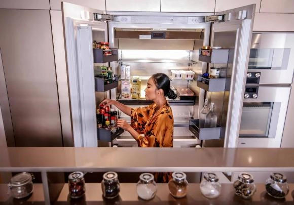 Tò mò cuộc sống của chị đẹp đoan trang tại singapore căn bếp triệu đô chồng tây tự thiết kế tủ đồ hiệu nhiều món độc lạ - 9