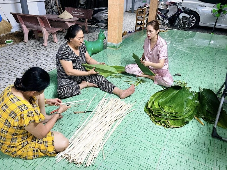 Bà mẹ đông con nhất showbiz việt làm món ngon khiến bạn của con xuýt xoa tất tả gói bánh chưng sớm - 6