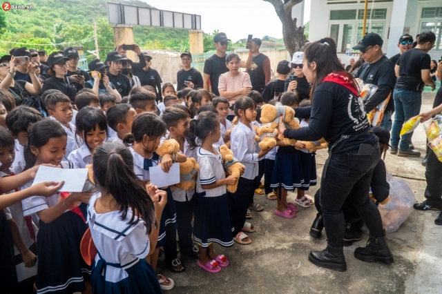 Hành trình thiện nguyện vì con chữ cho các em học sinh khó khăn của đoàn xe mô tô phân khối lớn - 24