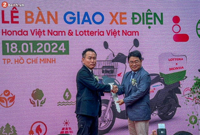 Honda việt nam bàn giao hàng trăm xe điện benly e cho lotteria để giao gà - 9