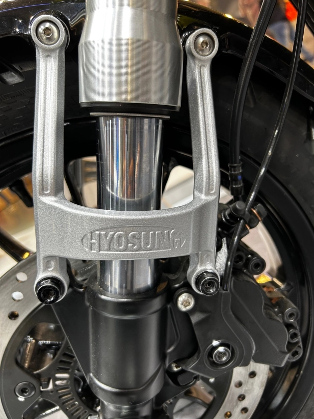 Hyosung bobber evo khiến eicma 2023 chấn động bởi cục máy 125cc v-twin - 9