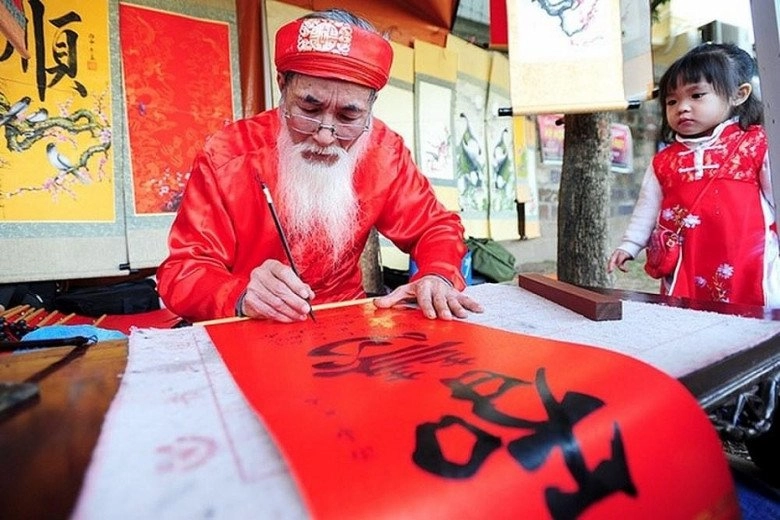 Lương thế thành vàthúy diễm đưa con trai đi xin chữ đầu năm hai chữ vừa hay vừa ý nghĩa vô cùng - 6