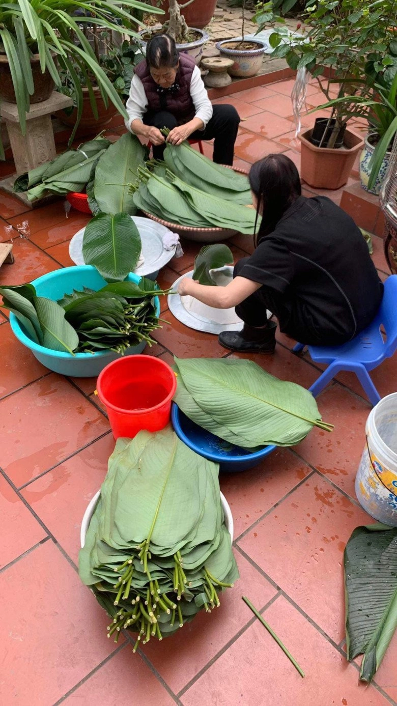 Mẹ ruột xuân bắc cùng con dâu quây quần gói bánh chưng ở quê vợ chăm chia sẻ món ngon chuẩn vị tết - 1