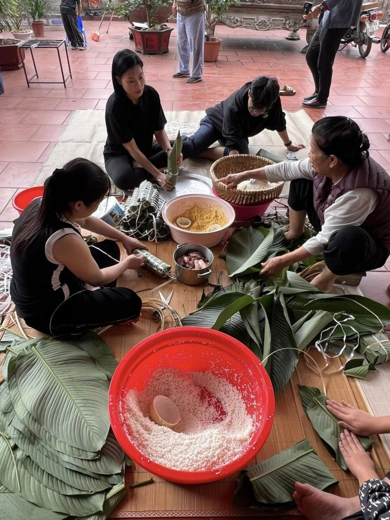 Mẹ ruột xuân bắc cùng con dâu quây quần gói bánh chưng ở quê vợ chăm chia sẻ món ngon chuẩn vị tết - 5