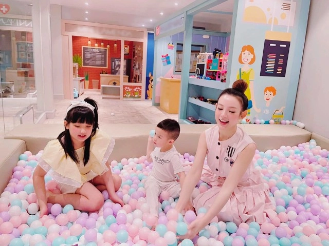 Phú bà huyền baby nuôi con trong biệt phủ 100 tỷ mạnh tay xây hẳn tầng hầm làm công viên trong nhà cho ái nữ quý tử - 4