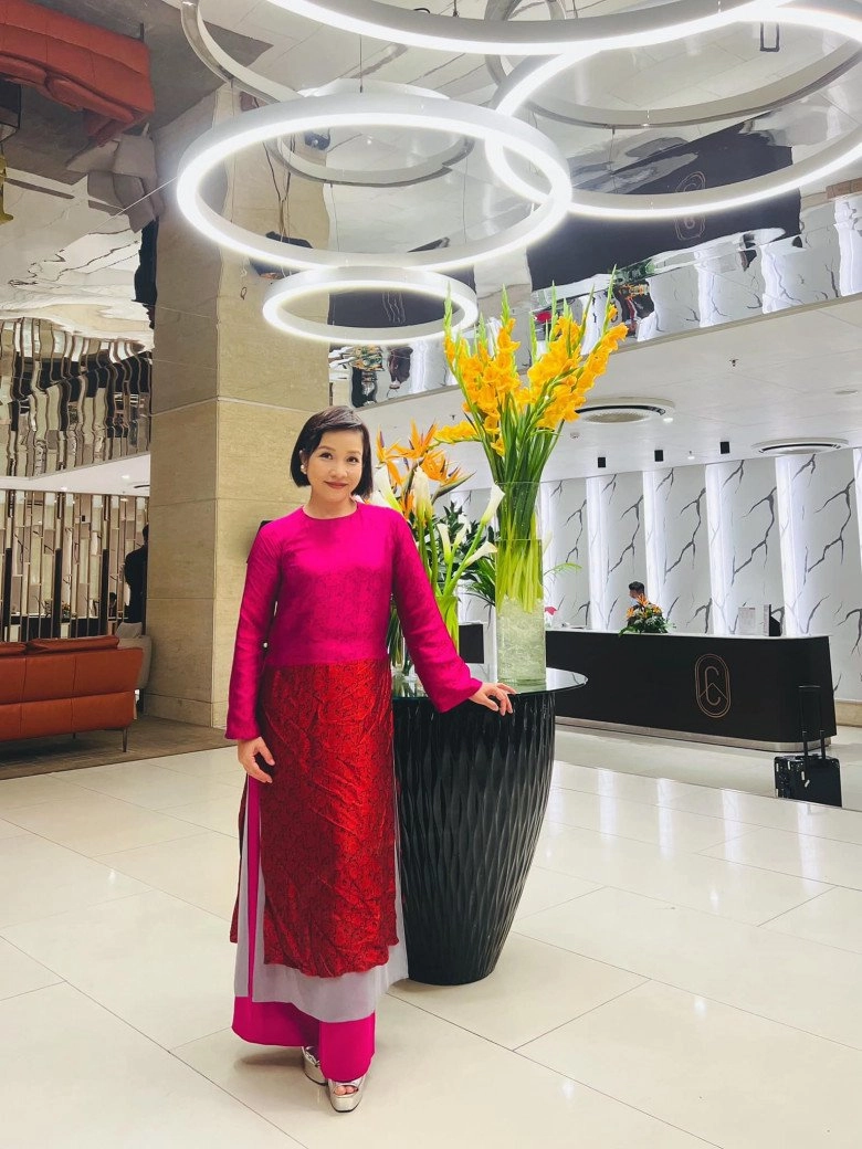 Quên luôn hình tượng kín cổng cao tường ở chị đẹp diva mỹ linh diện đầm trễ nải ngỡ ngàng - 8