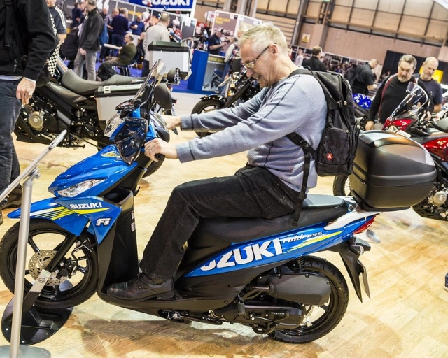Suzuki giúp đỡ trẻ em ung thư bằng cách đấu giá xe tay ga sử dụng trong motogp - 3