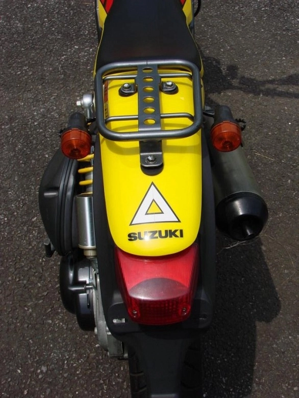 Suzuki và mẫu xe tay ga 2 thì kịch độc sở hữu trang bị đi trước thời đại - 10
