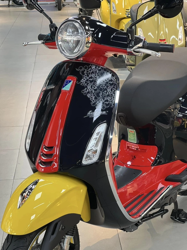 Vespa mickey mouse chính thức về việt nam với giá bán hơn 80 triệu đồng - 4