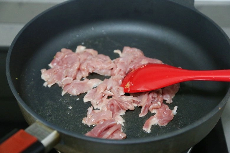 Cách xào thịt lợn vừa mềm ngon trôi cơm lại có chút lạ miệng - 6