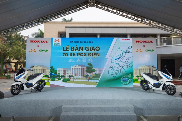 Honda bàn giao 70 xe pcx điện cho trường đại học công nghệ giao thông vận tải - 3