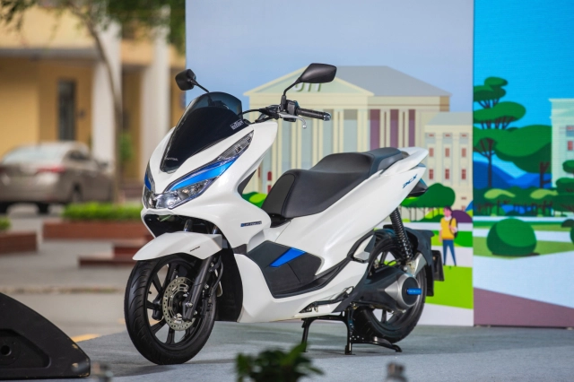 Honda bàn giao 70 xe pcx điện cho trường đại học công nghệ giao thông vận tải - 7