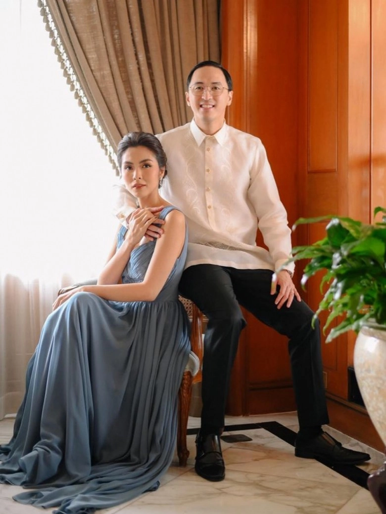 Vợ chồng tăng thanh hà đi ăn cưới vợ chung tình với áo dài việt chồng mặc trang phục philippines - 8