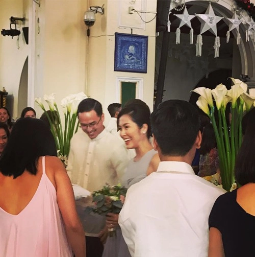 Vợ chồng tăng thanh hà đi ăn cưới vợ chung tình với áo dài việt chồng mặc trang phục philippines - 9
