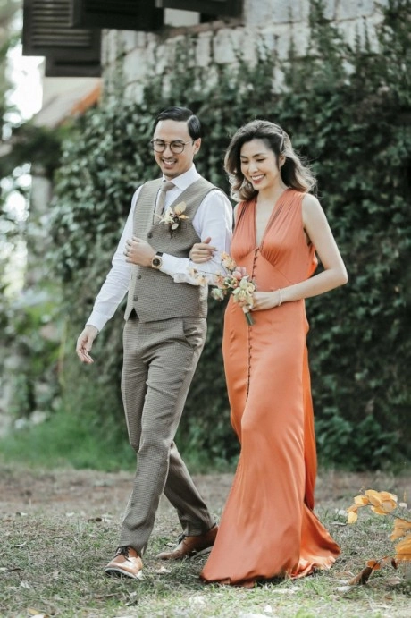 Vợ chồng tăng thanh hà đi ăn cưới vợ chung tình với áo dài việt chồng mặc trang phục philippines - 12