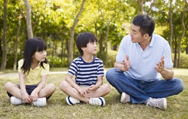 8 cách nói chuyện giúp cha mẹ dễ dàng khiến trẻ chịu lắng nghe - 3