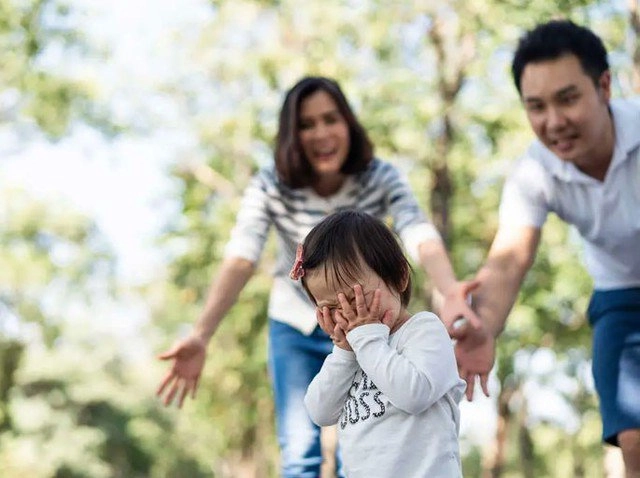 9 hành vi cha mẹ làm với mục đích tốt đẹp nhưng lại khiến trẻ chống đối và xa cách gia đình - 4