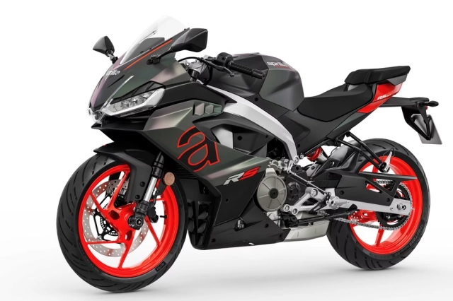 Aprilia tiết lộ chiếc nakedbike tân cổ điển mới 2 xy-lanh 48 mã lực đang trong quá trình thử nghiệm - 9