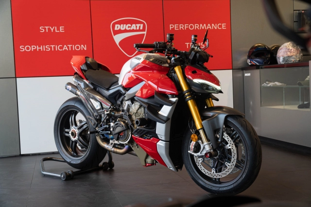 Ducati streetfighter v4 s độ gần 2 tỷ đồng của biker việt sở hữu 4 chữ ký đắt giá - 1