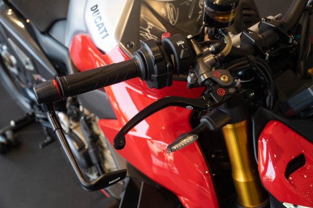 Ducati streetfighter v4 s độ gần 2 tỷ đồng của biker việt sở hữu 4 chữ ký đắt giá - 7