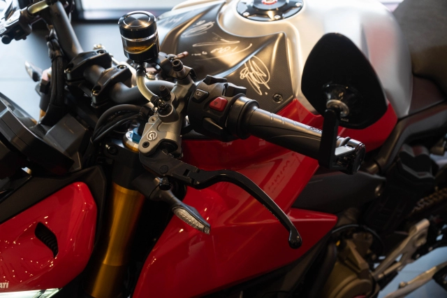 Ducati streetfighter v4 s độ gần 2 tỷ đồng của biker việt sở hữu 4 chữ ký đắt giá - 8