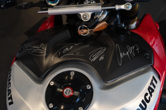 Ducati streetfighter v4 s độ gần 2 tỷ đồng của biker việt sở hữu 4 chữ ký đắt giá - 12