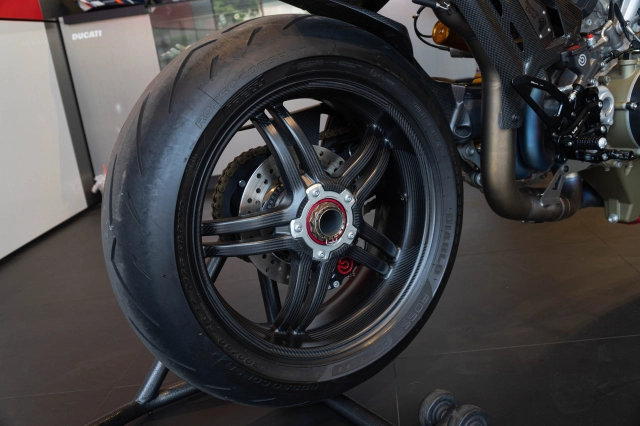Ducati streetfighter v4 s độ gần 2 tỷ đồng của biker việt sở hữu 4 chữ ký đắt giá - 25