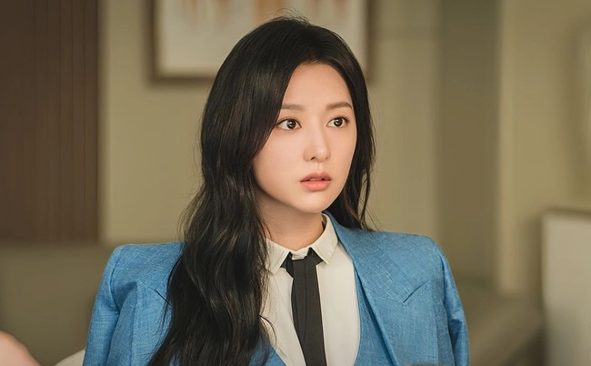 Học kim ji won cách mix sơ mi sang chảnh trong queen of tears - 6