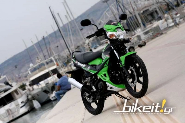 Kawasaki và mẫu xe số 125cc độc chiêu ngầu hơn hàng tá xe côn tay hiện nay - 3