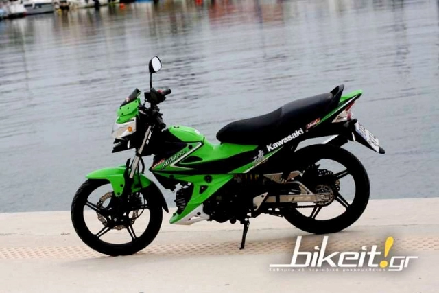 Kawasaki và mẫu xe số 125cc độc chiêu ngầu hơn hàng tá xe côn tay hiện nay - 11