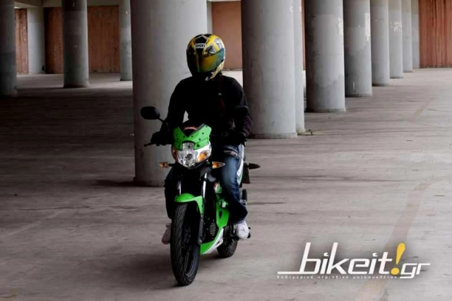 Kawasaki và mẫu xe số 125cc độc chiêu ngầu hơn hàng tá xe côn tay hiện nay - 23