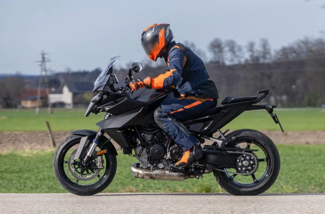 Ktm 1390 super duke gt 2025 lộ diện gần như sắp hoàn thiện - 1