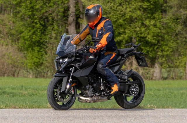 Ktm 1390 super duke gt 2025 lộ diện gần như sắp hoàn thiện - 4