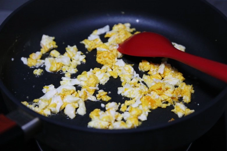 Làm miến xào trứng ăn sáng nhớ làm điều này trước khi cho vào chảo miến tơi không dính bết - 4