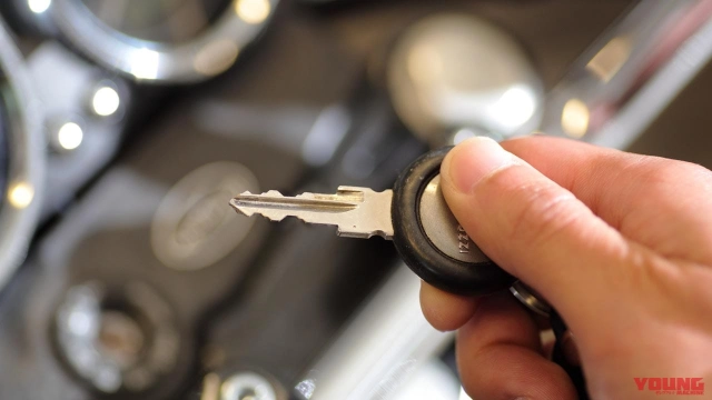 Một thủ thuật giúp chìa khóa cũ trên xe máy hoạt động trơn tru hơn - 1