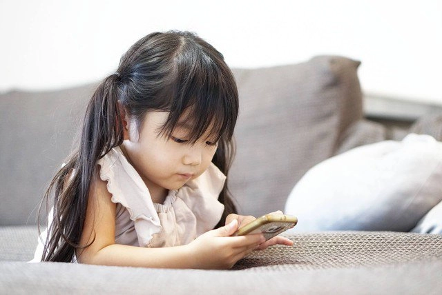 Nghiên cứu đại học harvard trẻ dùng điện thoại và không dùng điện thoại có sự khác biệt lớn ở 5 điểm nghe xong cha mẹ cũng phải rùng mình - 1