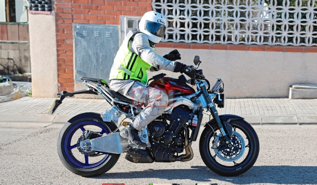 Nguyên mẫu sportbike daytona 765 hoàn toàn mới được phát hiện khi đang thử nghiệm - 1