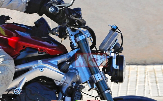 Nguyên mẫu sportbike daytona 765 hoàn toàn mới được phát hiện khi đang thử nghiệm - 4