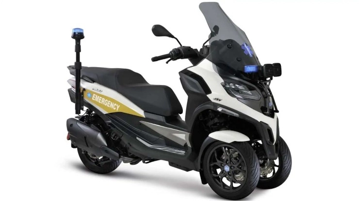 Piaggio ra mắt xe máy cứu thương rất hữu dụng khi tắc đường - 1