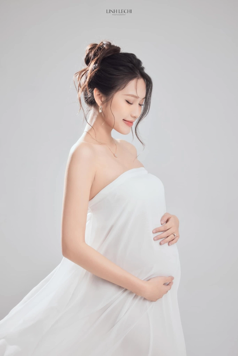 Top 10 hoa hậu việt nam có thai ở tuổi 22 mặc kín trên hở dưới vẫn che được bụng bầu tròn xinh - 2