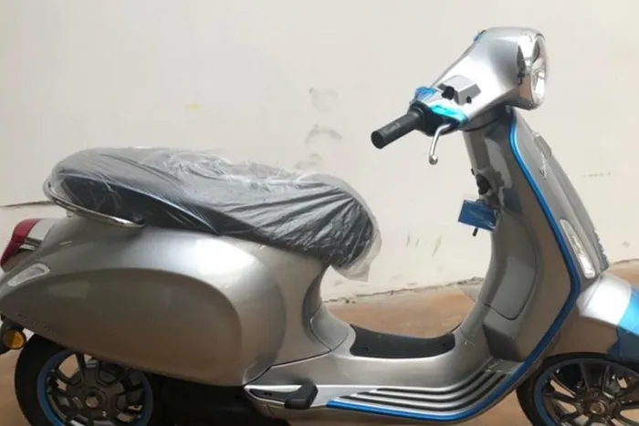 Xuất hiện vespa elettrica 2023 có giá ngang ô tô xuất hiện ở việt nam - 1