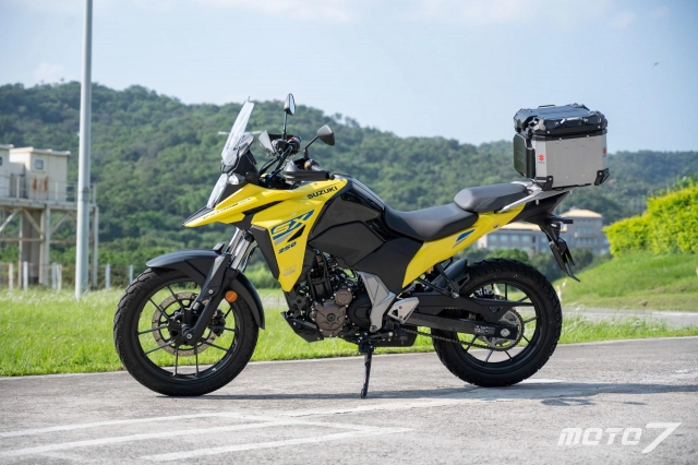 Chi tiết suzuki v-strom 250 sx 2023 dùng chung động cơ gixxer làm mát bằng dầu - 1