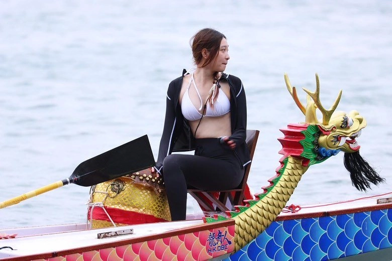 Cô gái trung quốc mặc đồ bơi quần legging chèo thuyền rồng gây chú ý trên mxh việt - 2