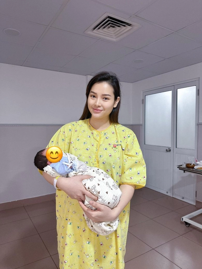 Con chưa tròn 2 tháng phương trinh jolie khoe body siêu thực dân mạng phát hiện thứ gây tiếc nuối - 7