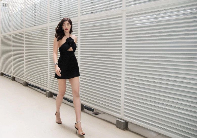 Hoa hậu 1m82 có cặp chân dài kỷ lục không cần mặc táo bạo vẫn khoe được đường cong - 6