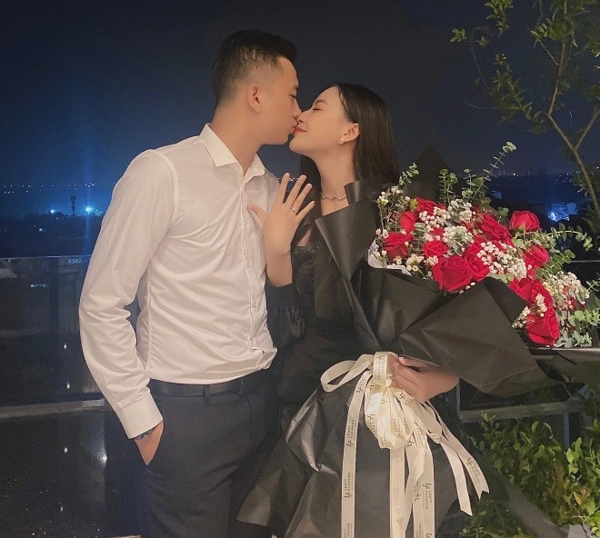 Hotgirl hà nội được chàng trai quen qua mạng bay 4000km về việt nam cầu hôn làm đám cưới biển sinh con xong vẫn đẹp nõn nà - 8