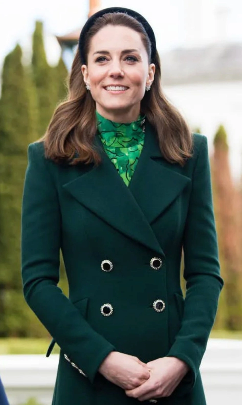 Kate middleton không bao giờ mặc màu gì - 4